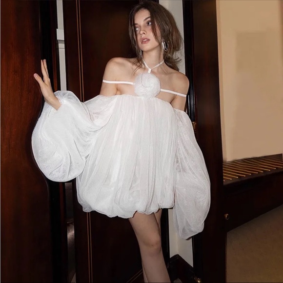 Elegant White Mini Dress - Picture 1 of 3